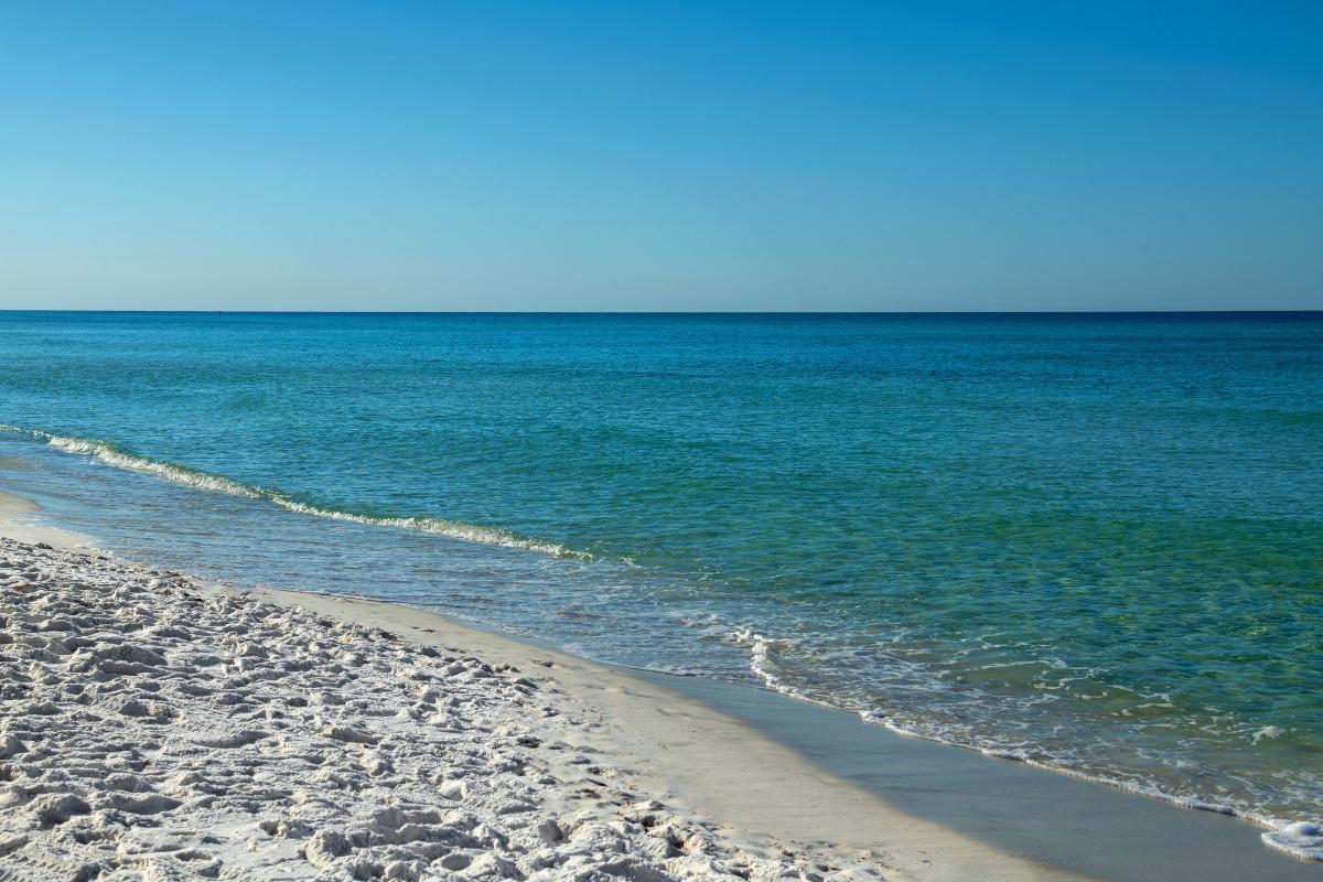 Beautiful view of the Gulf shoreline in Destin, Florida, with emerald waters and white sand beaches, the perfect setting for Destin condos.